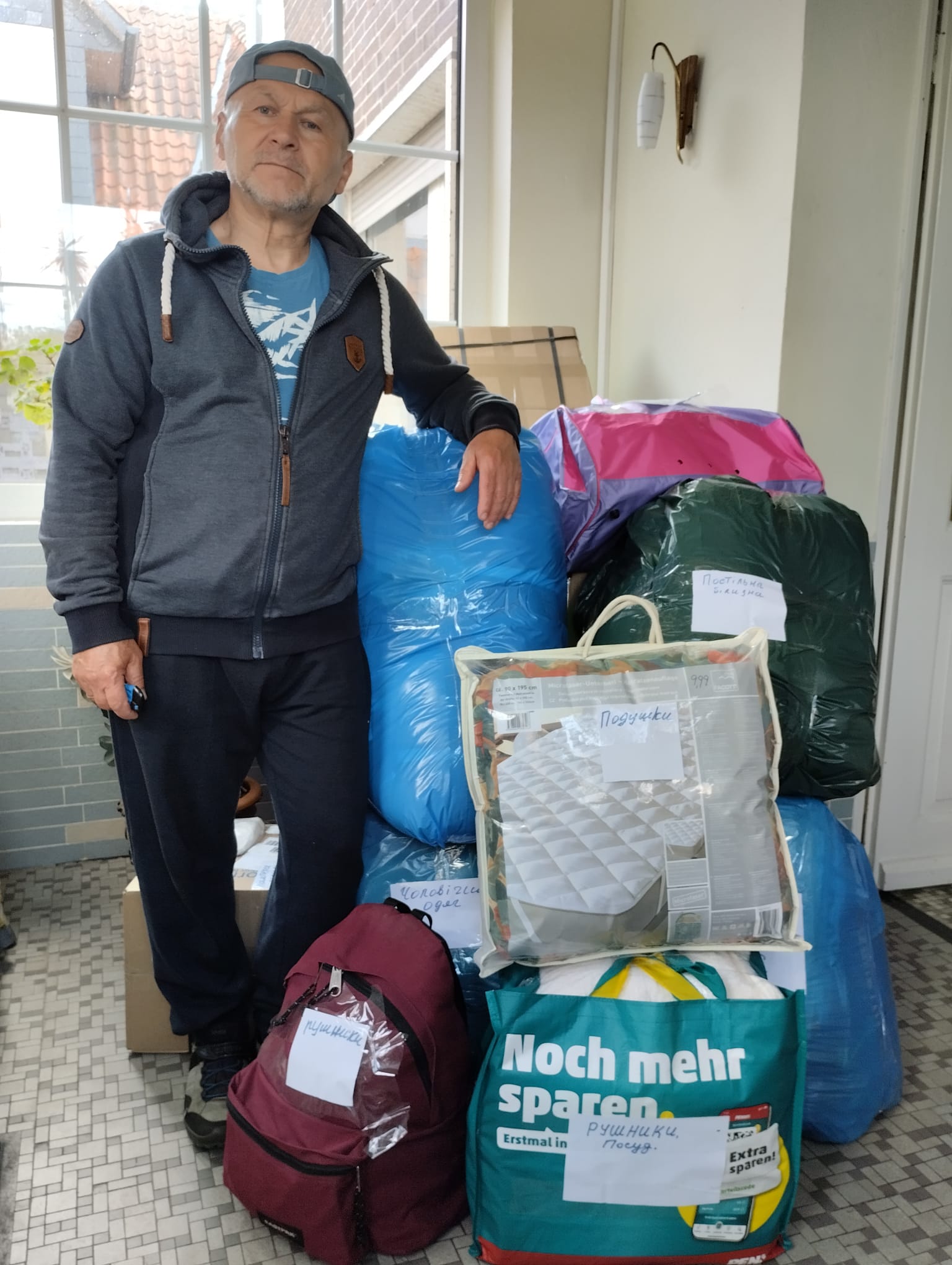 Sachspenden für eine Hilfsaktion in Richtung Saporischschja